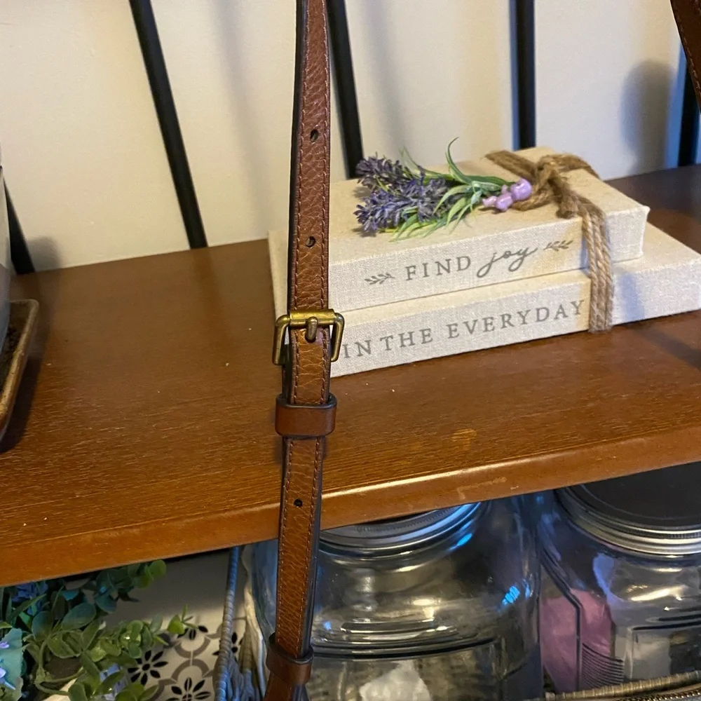 Fossil Leather Crossbody purse - Picture 9 of 16